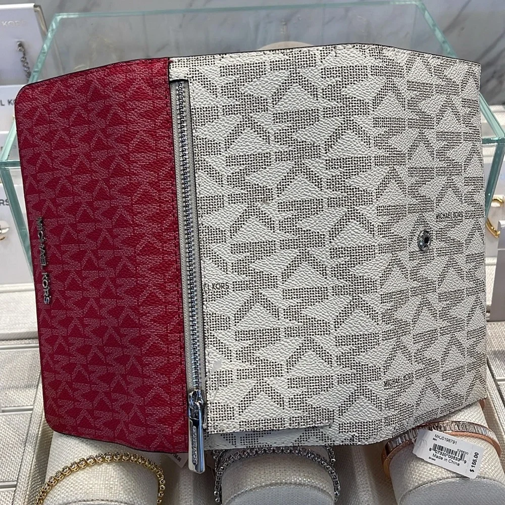 MICHAEL KORS Jet Set Travel Signature Logo Tri-Fold Wallet
DARK RASPBERRY MULTI - Picture 11 of 16